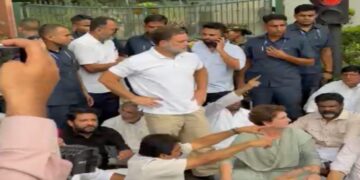 PM आवास के बाहर Congress का प्रदर्शन, राहुल गांधी-प्रियंका भी शामिल, जानें कांग्रेस की क्या है मांग ?