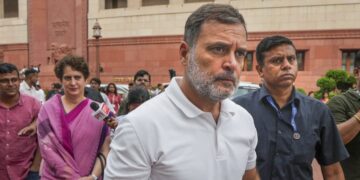 ‘आप बीजेपी के हो क्या’, घायल पुलिसकर्मियों के परिजनों की प्रेस कॉन्फ्रेंस से जुड़े सवाल से भागे राहुल गांधी
