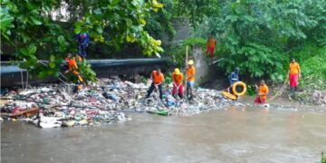 भुवनेश्वर में बारिश के बाद नाले में बहा युवक, 20 घंटे से ज्यादा समय बीतने के बाद भी नहीं मिला सुराग