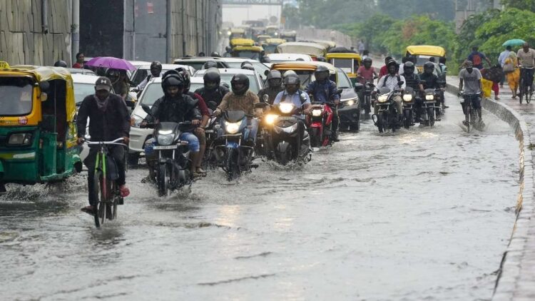 दिल्ली-NCR में मौसम मेहरबान, देश भर में आफत बनेगी बारिश? UP-बिहार समेत 16 राज्यों में भारी बारिश का अलर्ट