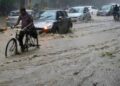 दिल्ली-NCR से लेकर पहाड़ों तक भारी बारिश की चेतावनी, जानें अपने शहर का हाल