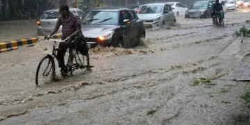 दिल्ली-NCR से लेकर पहाड़ों तक भारी बारिश की चेतावनी, जानें अपने शहर का हाल