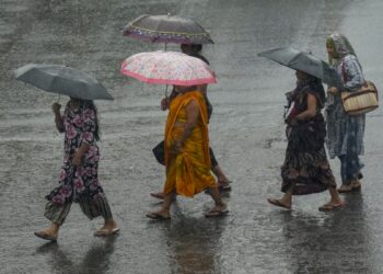 दिल्ली-NCR में बारिश से हाहाकार, रेड अलर्ट हुआ जारी; जानिए UP-बिहार समेत इन राज्यों का मौसम अपडेट्स