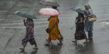 दिल्ली-NCR में बारिश से हाहाकार, रेड अलर्ट हुआ जारी; जानिए UP-बिहार समेत इन राज्यों का मौसम अपडेट्स