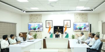 पश्चिम एशिया में हर भारतीय नाविक पर रहेगी 24 घंटे नजर, होर्मुज में हमलों के बाद सरकार का बड़ा प्लान