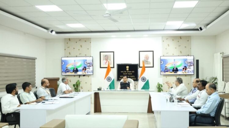 पश्चिम एशिया में हर भारतीय नाविक पर रहेगी 24 घंटे नजर, होर्मुज में हमलों के बाद सरकार का बड़ा प्लान