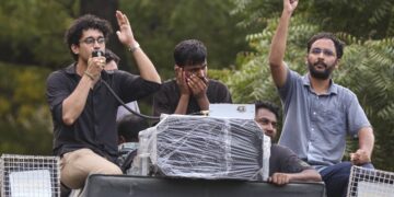 “गिरफ्तार छात्र मंगलवार तक नहीं छूटे तो दोबारा प्रदर्शन होगा”, CJP के सौरव दास बोले- ‘कपिल सिब्बल भी हमारे साथ’