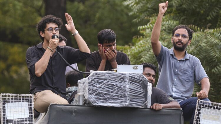 “गिरफ्तार छात्र मंगलवार तक नहीं छूटे तो दोबारा प्रदर्शन होगा”, CJP के सौरव दास बोले- ‘कपिल सिब्बल भी हमारे साथ’