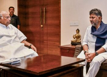 कर्नाटक में सोमवार को हो सकता कैबिनेट का विस्तार, कौन-कौन विधायक बनेंगे मंत्री? देखें संभावितों की पूरी लिस्ट