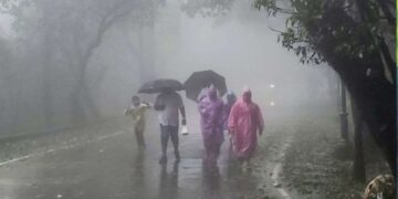 गुजरात में आज भारी बारिश का रेड अलर्ट, महाराष्ट्र से लेकर असम तक झमाझम बरसेंगे बादल; चलेगी तेज हवाएं