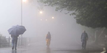 हिमाचल में भारी बारिश का रेड अलर्ट, तीन जिलों में स्कूल-कॉलेज बंद; कब तक बरसते रहेंगे बदरा?