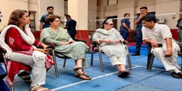 थाने पहुंचीं सोनिया गांधी, बेटे राहुल और बेटी प्रियंका की हुई रिहाई, अखिलेश भी हुए रिहा, जानें वजह