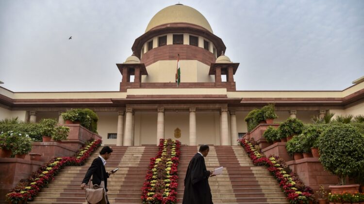 NEET पेपर लीक से जुड़ी याचिकाओं पर आज सुप्रीम कोर्ट करेगा सुनवाई, अदालत से क्या मांग की गई है?