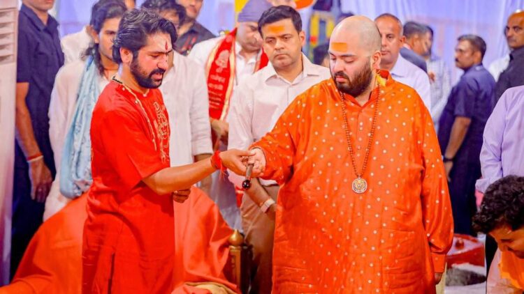 बागेश्वर धाम पहुंचे अनंत अंबानी, लगाई अर्जी; धीरेंद्र शास्त्री ने कराए दिव्य दर्शन