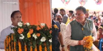 सीएम पुष्कर सिंह धामी के मुरीद हुए कांग्रेस विधायक, मंच से की खुलकर तारीफ