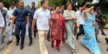 LIVE: इंडिया ब्लॉक के सांसदों के साथ राहुल गांधी का विरोध मार्च, भारी संख्या में पुलिस तैनात