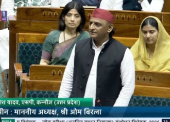 ”जो लोग चढ़ावे की चोरी नहीं रोक पाए, वे पेपर लीक कैसे रोक सकते हैं?”, संसद में अखिलेश यादव केंद्र पर बरसे