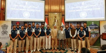 Lord's में निर्णायक ODI से पहले Team India पहुंची High Commission, फैंस से मिलकर बढ़ा जोश