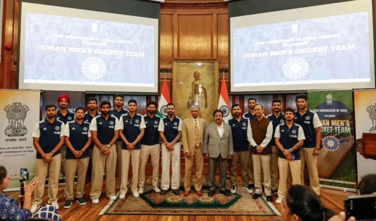 Lord's में निर्णायक ODI से पहले Team India पहुंची High Commission, फैंस से मिलकर बढ़ा जोश