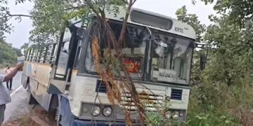 बस स्टैंड से खड़ी बस चुराकर भागा चोर, भागते वक्त पुलिस की गाड़ी समेत कई वाहनों को मारी टक्कर; वीडियो वायरल