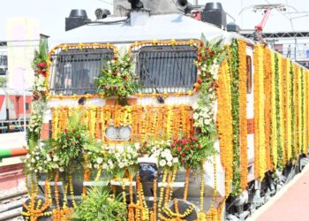 1 ही दिन में लॉन्च हुईं 3 नई ट्रेनें; नांदेड़-मुंबई एक्सप्रेस, नांदेड़-टनकपुर एक्सप्रेस और पुरी-कोरापुट एक्सप्रेस को किया गया रवाना