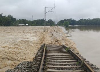 असम में भारी बारिश से रेल लाइन क्षतिग्रस्त, शिमलगुड़ी-नामतिआली और शिमलगुड़ी-सेलेंगहाट सेक्शन पर सेवाएं प्रभावित