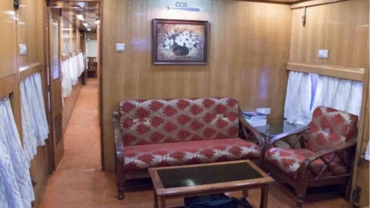 आखिर ट्रेनों में सैलून कोच होता क्या है, इसकी बुकिंग कौन और कैसे कर सकता है