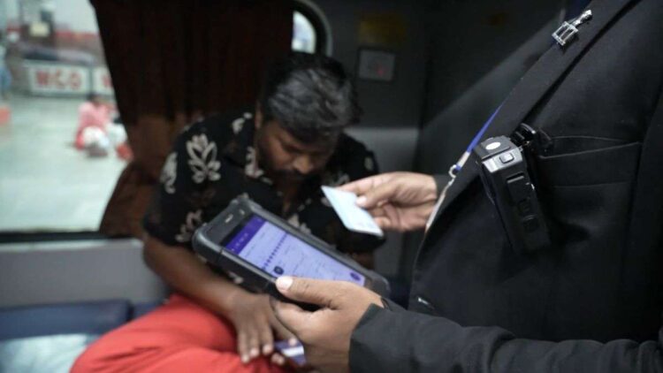 बॉडी कैमरा लगाकर ड्यूटी करेंगे TTE, यात्रियों के साथ-साथ रेल कर्मचारियों को भी होगा फायदा