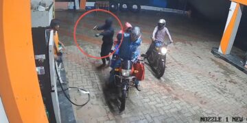बंदूक की नोक पर पेट्रोल पंप पर लूट, नकदी लेकर भागे बाइक सवार बदमाश, CCTV फुटेज आया सामने