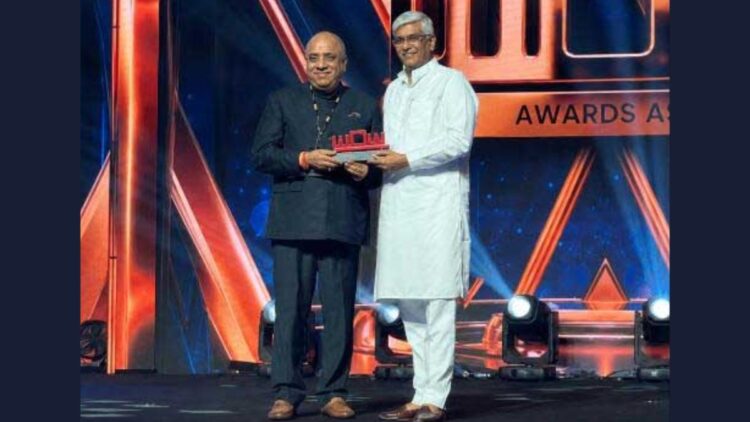केंद्रीय पर्यटन मंत्री गजेंद्र सिंह शेखावत ने डॉ. अनुराग बत्रा को किया सम्मानित, मीडिया और एक्सपीरिएंशियल इकोनॉमी में योगदान के लिए मिला विशेष सम्मान