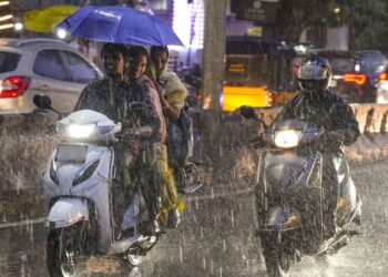 कई राज्यों में बारिश से हाहाकार, दिल्ली-NCR और UP को लेकर क्या हैं आसार? जानें कैसा रहेगा आज का मौसम