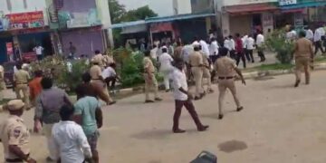तेलंगाना कांग्रेस में खूनी कलह! MP और MLA के समर्थक आपस में भिड़े, पुलिस ने किया लाठीचार्ज