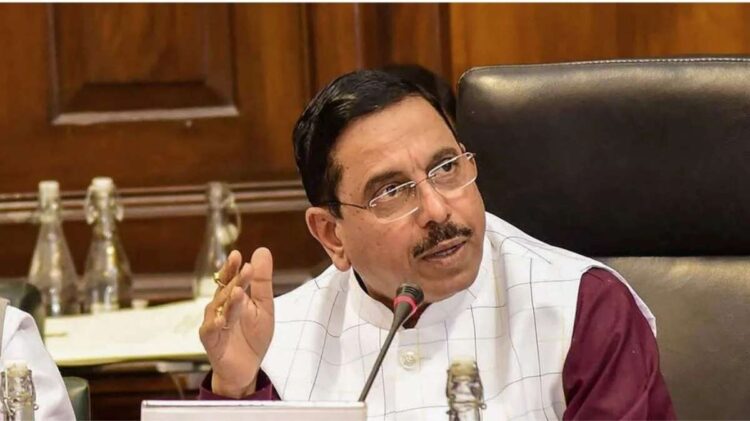 प्रह्लाद जोशी को मिला शिक्षा मंत्रालय का अतिरिक्त प्रभार, धर्मेंद्र प्रधान का इस्तीफा राष्ट्रपति ने किया मंजूर