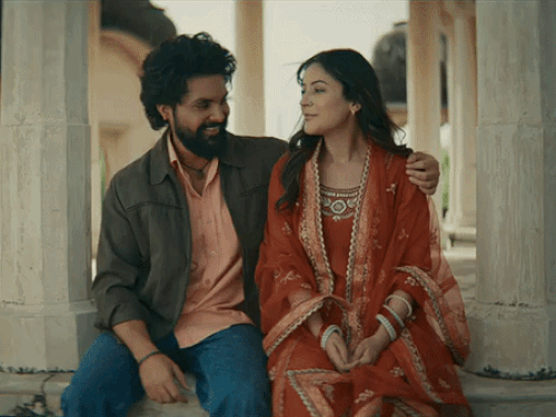 जफ्फी डालो, प्यार करो पर शहनाज गिल ट्रोल:पंजाबी फिल्म 'इश्कनामा' के ट्रेलर लॉन्चिंग पर बयान देकर फंसी; पाकिस्तानी इन्फ्लुएंसर बोला- कहानी फर्जी