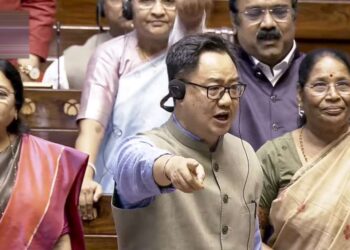 परिसीमन बिल पर बढ़ी हलचल, 16 से 18 अगस्त के बीच विशेष सत्र बुलाने की तैयारी, राहुल-रिजिजू में चर्चा