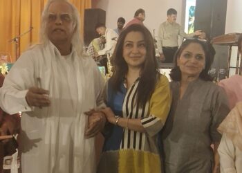 आध्यात्मिक शरण में एक्ट्रेस टिस्का चोपड़ा:पालमपुर में 30 साल बाद गुरु से मिलीं; बोलीं-'घर वापसी' जैसा आध्यात्मिक अनुभव मिला