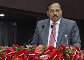 बार काउंसिल का यू-टर्न, लॉ ग्रेजुएट्स की प्रैक्टिस पर लगी रोक हटाई; CJI के कार्यक्रम के विरोध पर पहले किया था बैन