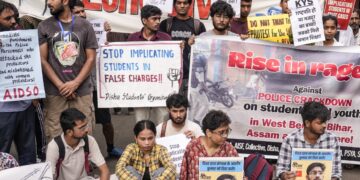 ‘गालीबाज छात्रों को सामुदायिक सेवा करने का आदेश दें’, एयरफोर्स के रिटायर्ड अफसर पहुंचे सुप्रीम कोर्ट