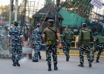 CRPF अफसर ने 2 साथियों की गोली मारकर की हत्या, एक को किया घायल और फिर खुद को किया शूट