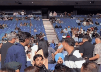 एमी विर्क के टोरंटो शो में युवक भिड़े:लात-घूंसे चले, सिक्योरिटी गार्ड के हाथ में चोट; सिंगर ने नहीं रोका गाना