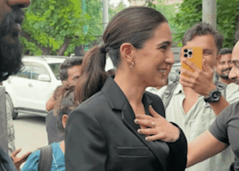 Sara Ali Khan Paparazzi Fight in Mumbai