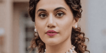 कंगना से जुड़े सवाल पर भड़कीं तापसी पन्नू:मीडिया से बोलीं- आप सवाल पूछना बंद करेंगे, तभी विवाद खत्म होगा; कंगना ने 'सस्ती कॉपी' कहा था