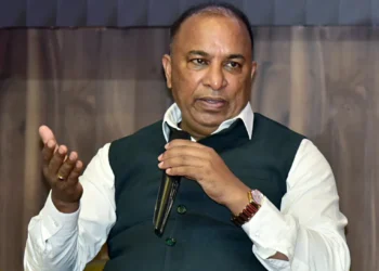 bcci secretary devajit saikia to meet vvs laxman over player injuries