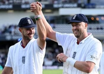 England vs Pakistan: 26 साल बाद दोहराया इतिहास, Robinson और Tongue के 'पंच' से पस्त हुई पाक टीम