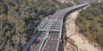 दिल्ली-देहरादून एक्सप्रेसवे पर 70 की स्पीड से ही चल सकेंगी गाड़ियां, घटाई गई स्पीड लिमिट