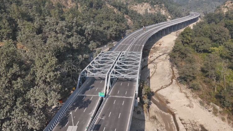 दिल्ली-देहरादून एक्सप्रेसवे पर 70 की स्पीड से ही चल सकेंगी गाड़ियां, घटाई गई स्पीड लिमिट