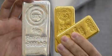 31 August, 2026 Gold/Silver Rate: सोने के भाव में ₹2641 तक की तेज गिरावट, चांदी की कीमतों में भी ₹4000 से ज्यादा की गिरावट