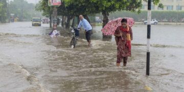 15 राज्यों में आज मूसलाधार बारिश और तूफान का अलर्ट, आपके इलाके में कैसा रहे मौसम? पढ़ें IMD का ताजा अपडेट