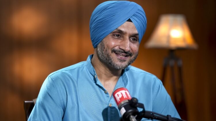 “मेरी बात नहीं सुनी गई, इसलिए BJP में गया”, AAP छोड़ने की वजह पर हरभजन सिंह ने तोड़ी चुप्पी, जानें और क्या कहा