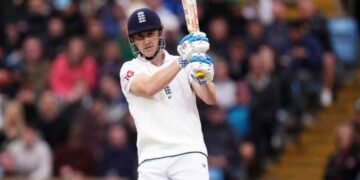 England vs Pakistan: Harry Brook और Joe Root की बैटिंग से बैकफुट पर मेहमान, मेजबानों को मिली 195 रनों की बढ़त